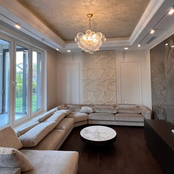 Decorazza - Галерея мастерства: геометричные вставки в гостиной частного дома - 2